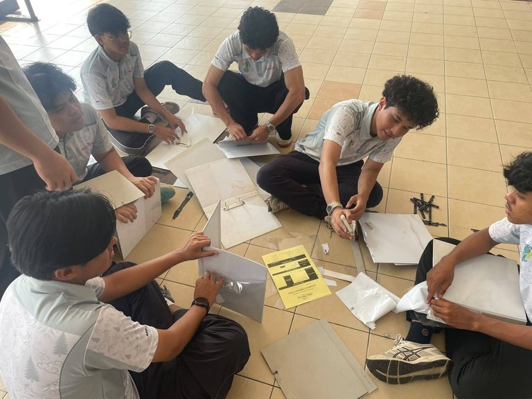 Kelab Mesra Alam mengumpul bahan kitar semula
